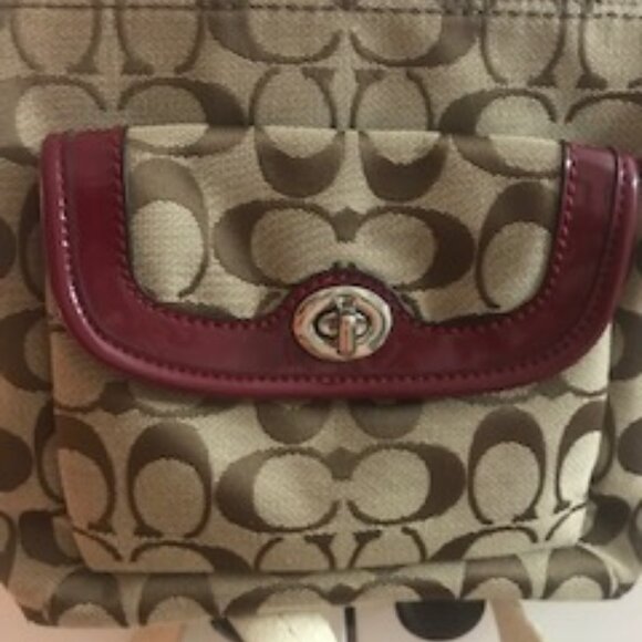 COACH Crossbody - Picture 4 of 4